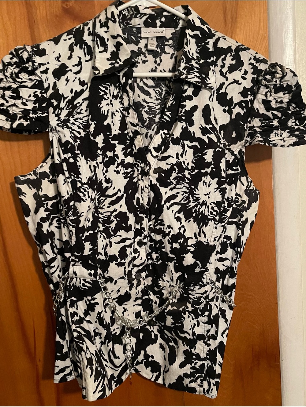 Harve Benard Black and White Floral Button-Down Top with Silver Chain Belt